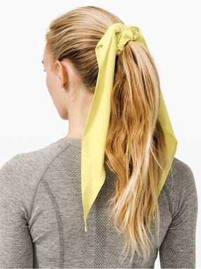 Lululemon Uplifting Scrunchie Scrunchie Hair Tie in Lemon Vibe